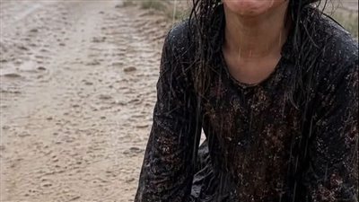 رماها أعمامها في طريق ترابي مهجور