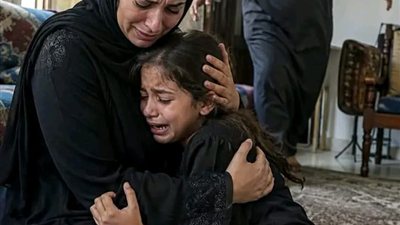 بنتي الصغيره كانت بتلعب مع اخوها فزقته بالغلط